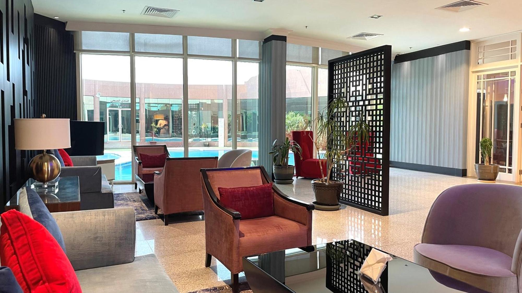 فندق وأجنحة رمادا من ويندام القصيم البكيرية المظهر الخارجي الصورة The lobby of the hotel